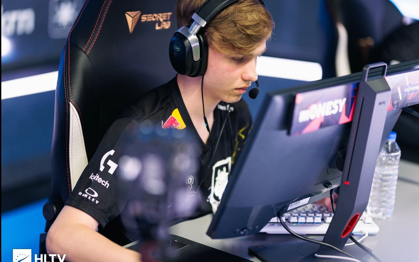 退役传闻背 退役传闻背